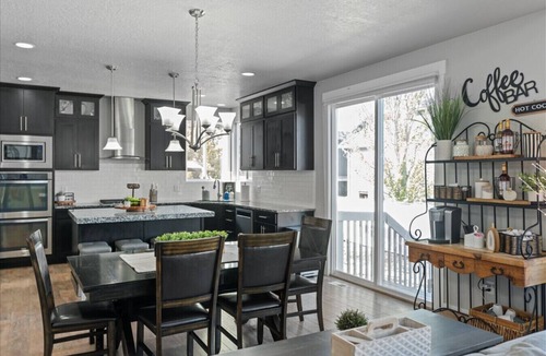 West Jordan House | Clean 7 Bedroom, Gym, Sauna, Hot Tub, Game Room