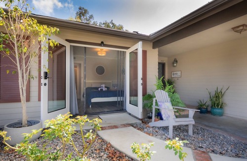 Del Mar Heights House | 🌴 Coastal Comfort Awaits — Modern 1-Bedroom Suite Near Beach in Del Mar.