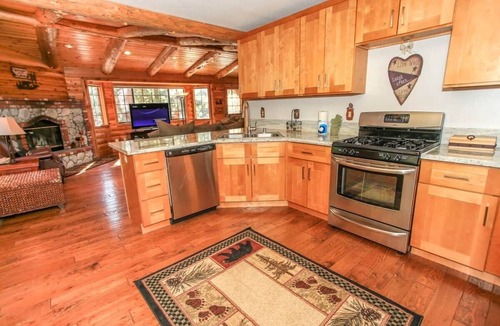 Upper Moonridge House | Columbine Oak Retreat- Log Style Cabin W/Spa