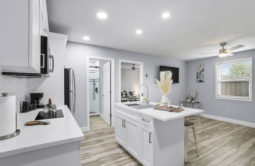 North Forest Hills Villa | COMFORTABLE apartment close to Bush GARDEN, 15min DOWNTOWN TAMPA