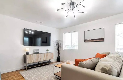 Sugar House Cottage | Comfy Cheerful 3 bdrm/2 bath Sugarhouse Cottage
