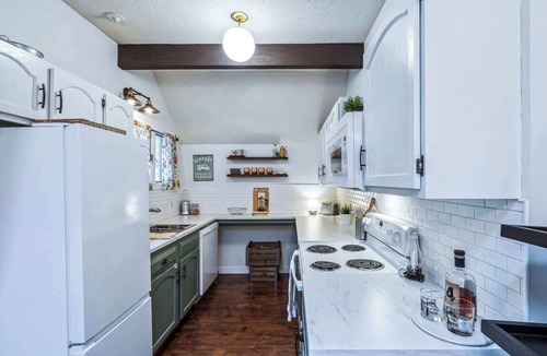 West Hartford Condo | Condo near Ski Hill with Club Access, Kingswood