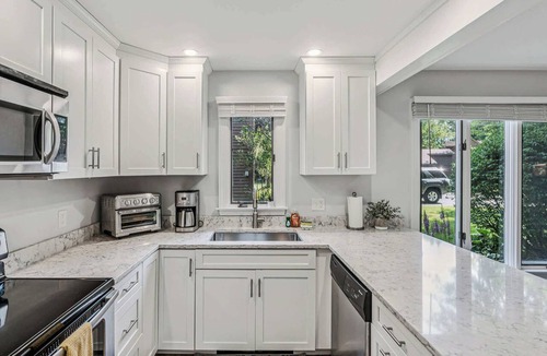 West Hartford Condo | Condo Steps from Lake Pinneo, Fairway Village