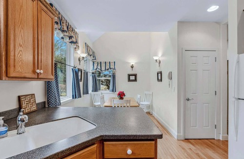 West Hartford Condo | Condo with Game Room & Lake Views, Vale Village