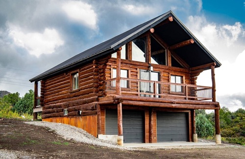 Mancos Cabin | Convenient and Peaceful 1-bedroom cabin on a ranch in Mancos with WiFi.