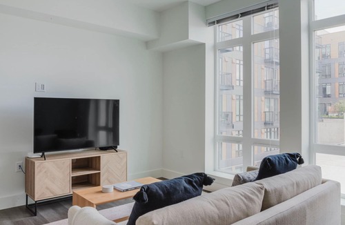 Squire Park Apartment | Cool First Hill Jr 1BR w/Gym, Coworking & Games, by Blueground