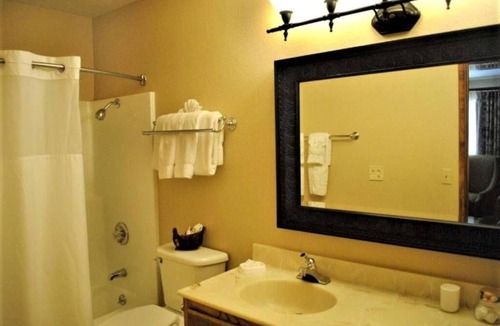 Big Bear Lake Resort | Cozy 1-bedroom resort in enchanting Big Bear Lake Sleeps 4