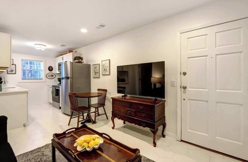 Thomas Square Apartment | Cozy 1BR/1BA Carriage House in Historic Savannah