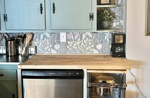 Worcester Apartment | Cozy 1BR waterfront apartment with a 1st floor feel in Worcester, MA.