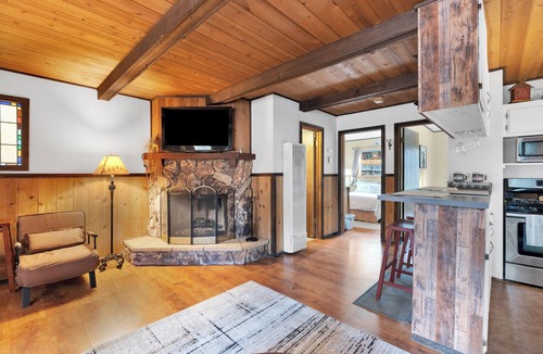 Big Bear City Cabin | Cozy 2-bedroom cabin in welcoming Big Bear with WiFi