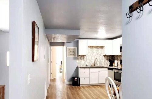 Millcreek Condo | Cozy 2BR Retreat Downtown & Ski in 30min