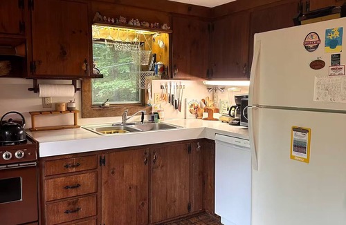 Rochester Ski Chalet | Cozy 3-bedroom chalet in enjoyable Rochester with WiFi
