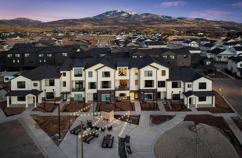 Mountain Green House | Cozy 3-bedroom townhome in Mountain Green with WiFi, AC. 12 min to Snowbasin