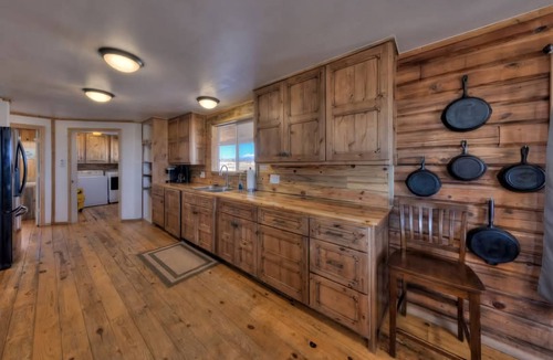 Blanding Cabin | Cozy 4-bedroom cabin in tranquil Blanding with AC, WiFi