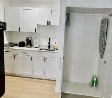 Bearss Plaza House | Cozy central Tampa studio Near Attractions Dinning Tampa & Ybor city