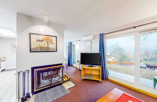 Stowe Area Condo | Cozy Condo with a Fireplace, Free WiFi, Shared Pool, Hot Tub, Tennis & Gym