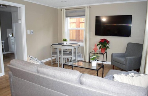 Crown Hill Apartment | Cozy Crown Hill Carkeek Cottage 2 Beds, Full Kitchen & Backyard in North Seattle