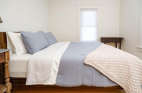 Witmer House | Cozy Farmhouse near all Attractions
