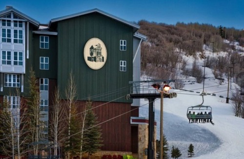 North Park City Resort | Cozy Guest Room & Premium Amenities at Marriott's MountainSide Resort!