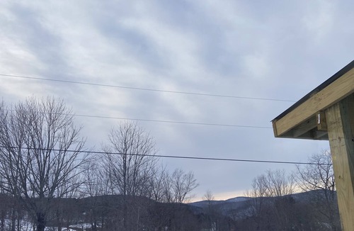 Whitingham House | Cozy Lakeside Tiny Home, kayaks included, fishing, hot tub, Near Skiing