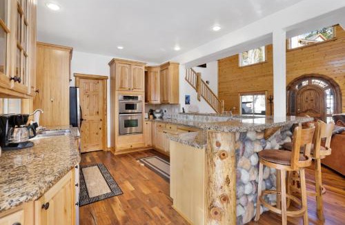 Fawnskin Ski Chalet | Cozy Lakeview Hideaway | Stunning Lake Views | Game Room, EV Charger | Fawnskin, Big Bear