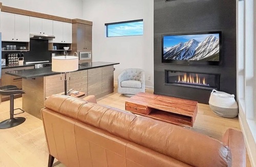 North Snyderville Basin House | Cozy Modern Home with Mountain Views and EV Charger in Garage