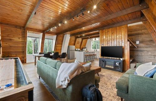 Midway House | Cozy Mtn Cabin - Epic Views - Hot Tub - Fire Pit