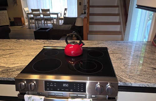 Conway Condo | Cozy Newly Renovated 3BR Madison Condo Pool + Tennis White Mountains Getaway
