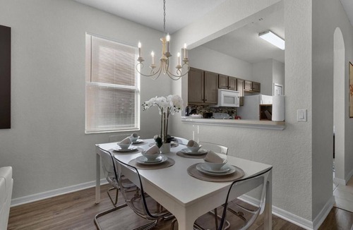 Regal Palms House | Cozy Retreat 4BR-walk to Resort's Lazy River,pools-12 miles to Walt Disney World