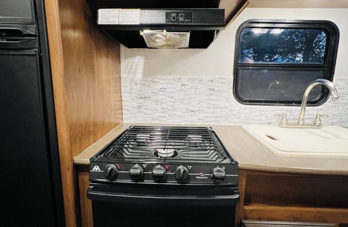 West Valley City House | Cozy RV in West Valley home with AC/Heat - private - 5 miles from SLC airport