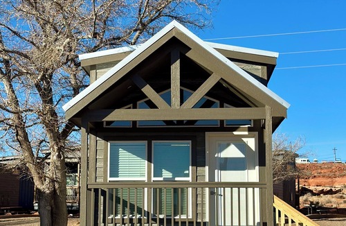 Page Cabin | Cozy Tiny Home King Room #23B