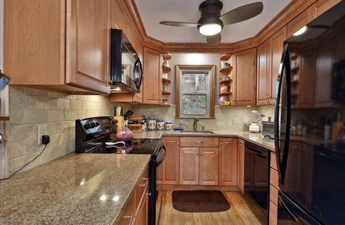 Bridgewater Corners House | Cozy Vermont House Near Killington and Woodstock. Mountainside. Close to Slopes.