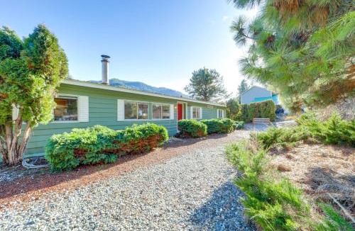 Peshastin House | Cozy Waterfront Home w/Mtn View Near Leavenworth
