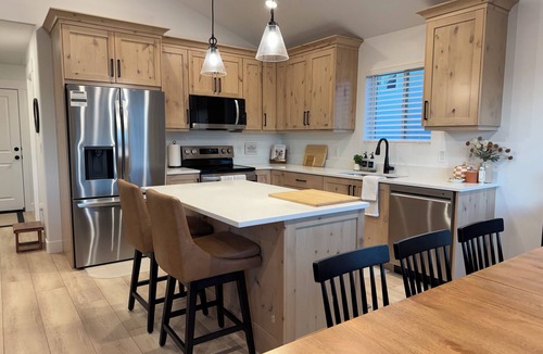 Tooele House | Cozy Winter Escape, New Build with 3 Car Garage