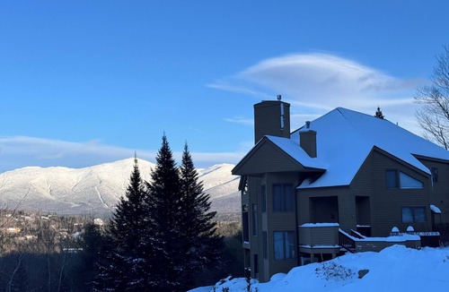 Bretton Woods Villa | Cr11 C11 Top Rated Townhome Great Views Fireplaces Wifi AC Short Walk to Slopes Pool gym Passes
