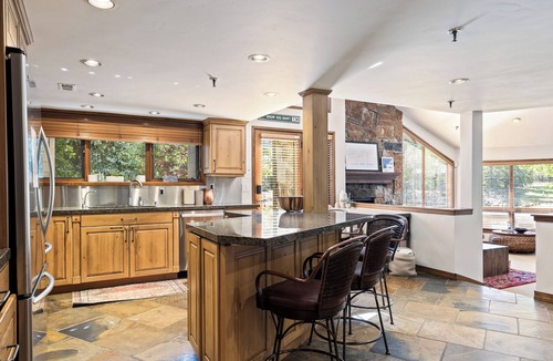 Deer Valley House | Deer Valley, 3 min drive to ski resort! Gourmet Kitchen, Cozy Fireplace, Sleeps 8