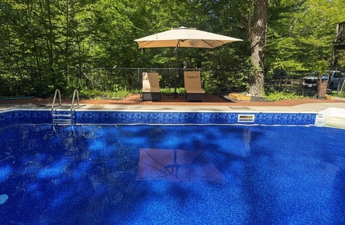 East Chatham House | Delightful 4-bedroom Plus House in East Chatham with Pool, Sauna and AC
