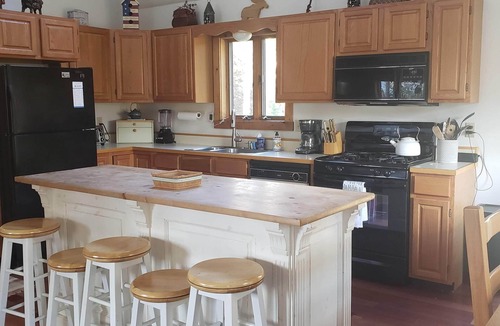 Ludlow Ski Chalet | Delightful Vacation Home - Minutes to Okemo, Direct Access to VAST trails