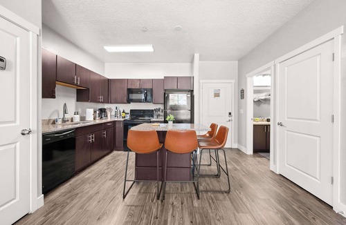 Fairpark Apartment | Delta - Airport - Hot Tub - Prime SLC