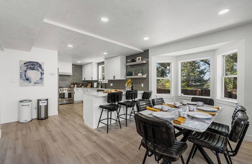 Cottonwood Heights House | Designer house 20 mins from 4 ski resorts & Salt Lake downtown