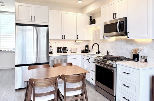 Old Ballard House | Designer Scandi Ballard Retreat | FREE Parking+AC