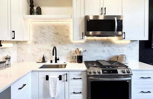 Old Ballard House | Designer Scandi Ballard Retreat | FREE Parking+AC