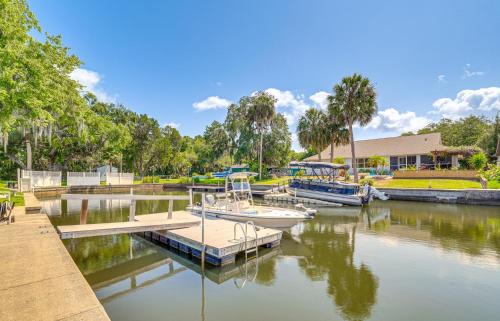Indian Waters House | Dock, Kayaks & Bicycles: Crystal River Getaway!