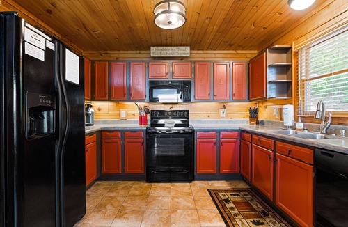 Morganton Cottage | Dog-friendly countryside home with private hot tub & game room - near wineries