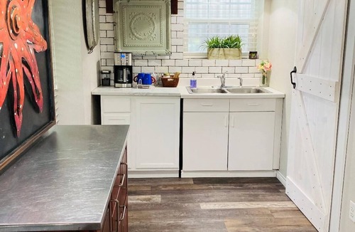 New Braunfels Cottage | Dog Friendly - Gated Cozy Cottage Getaway - Close to Whitewater & Canyon Lake