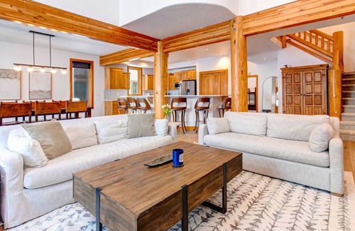 Park Meadows House | Dog-friendly home with private hot tub, fireplace, en suites & great location