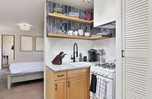 Downtown Santa Fe Bed & Breakfast | Dos Hermanas Casita 5 | Walk to Plaza | Courtyard
