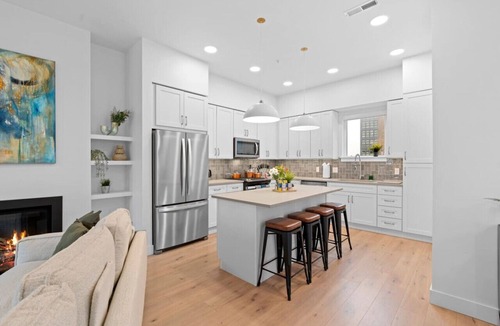 Downtown Salt Lake City Villa | Downtown Lux Townhouse 3Bd 4Ba 2 King Bed Garage