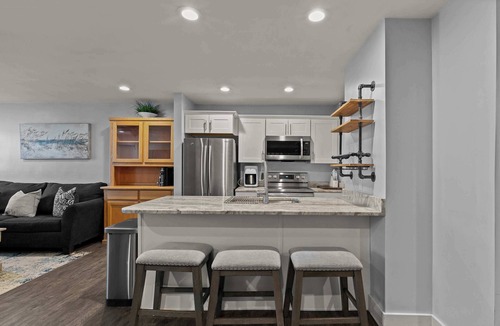 Yachting Village Condo | Downtown Newport Escape on Coveted Thames Street