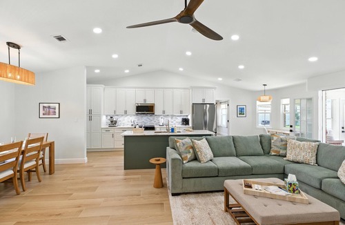 Gulf Breeze House | Driftwood Dreamer Retreat | Quiet Coastal Escape